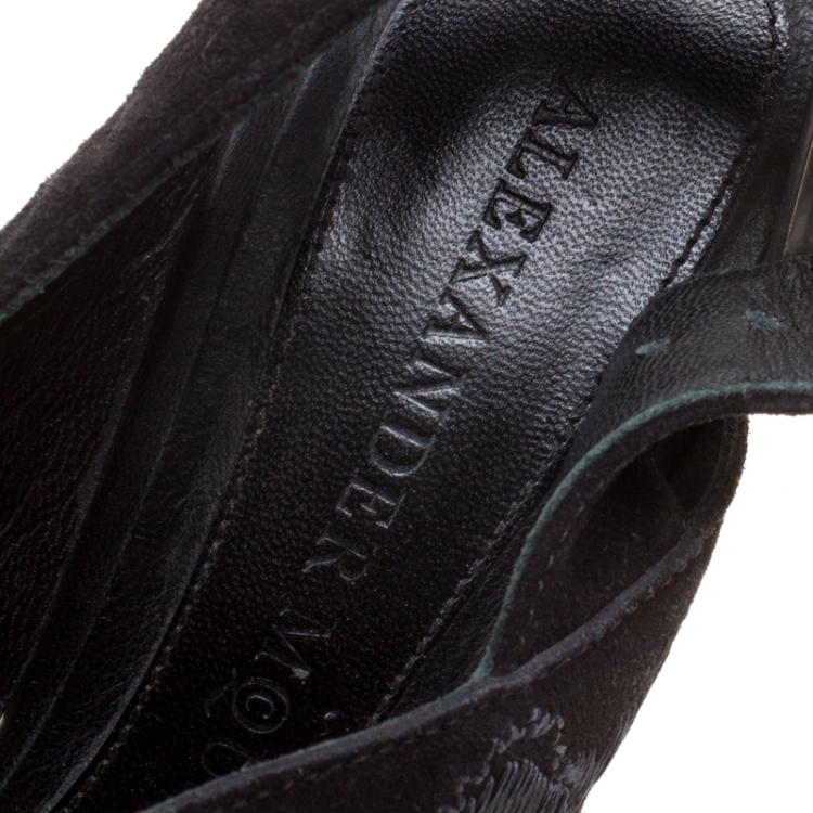 مملوكة مسبقًا Alexander McQueen Black Floral Embroidered Suede Metal Detail Wood Platform Sandals Size 37