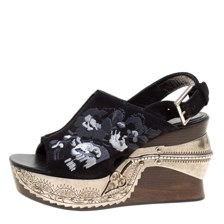 مملوكة مسبقًا Alexander McQueen Black Floral Embroidered Suede Metal Detail Wood Platform Sandals Size 37