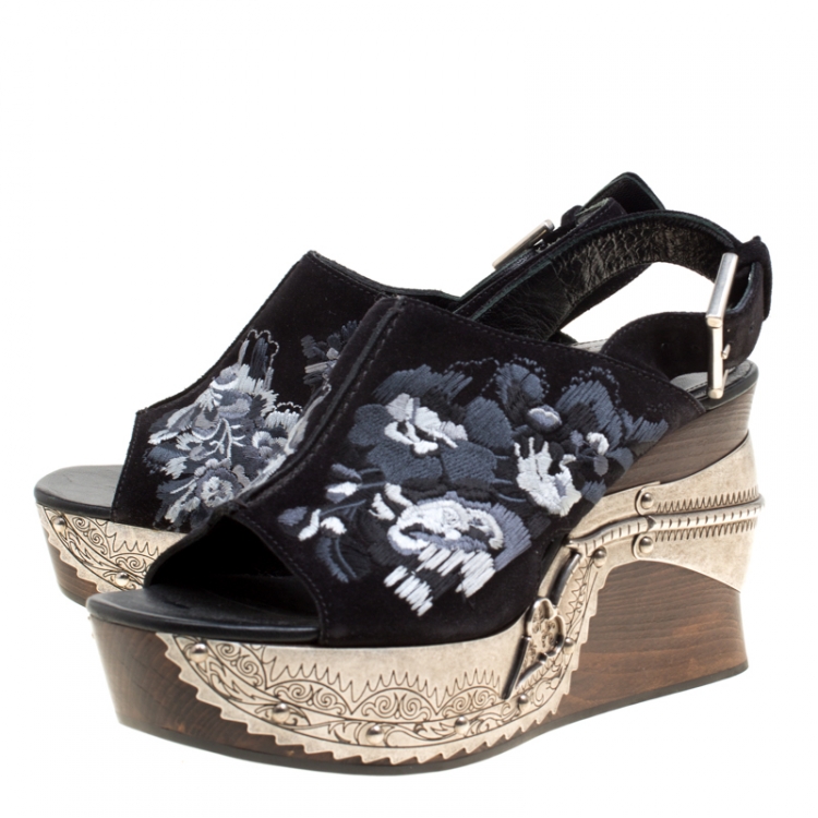 مملوكة مسبقًا Alexander McQueen Black Floral Embroidered Suede Metal Detail Wood Platform Sandals Size 37