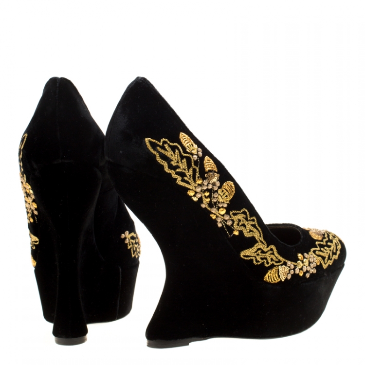 Pre Owned Alexander McQueen Black Embroidered Velvet Hamlet Wedge Platform Pumps Size 38.5