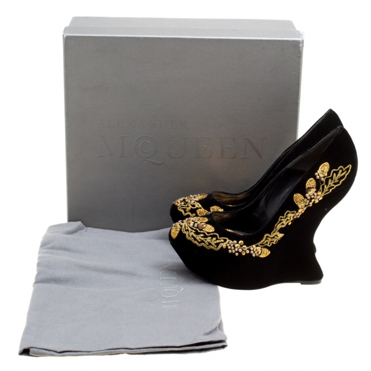 Pre Owned Alexander McQueen Black Embroidered Velvet Hamlet Wedge Platform Pumps Size 38.5