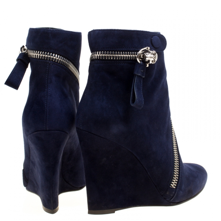 مملوكة مسبقًا Alexander McQueen Indigo Blue Suede Spiral Zip Detail Wedge Ankle Boots Size 38.5