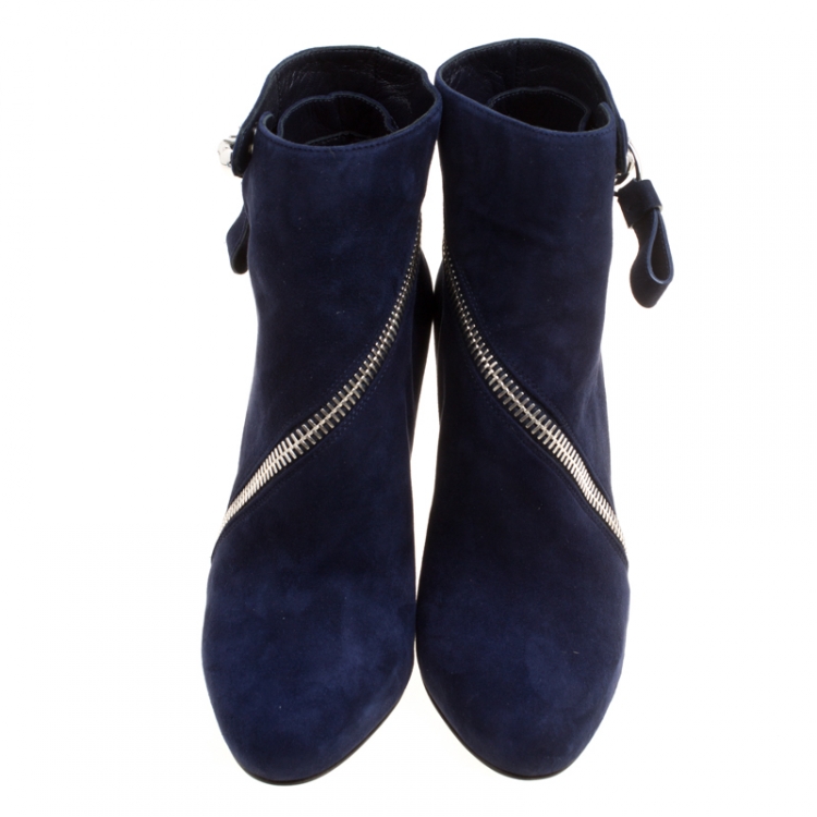 مملوكة مسبقًا Alexander McQueen Indigo Blue Suede Spiral Zip Detail Wedge Ankle Boots Size 38.5