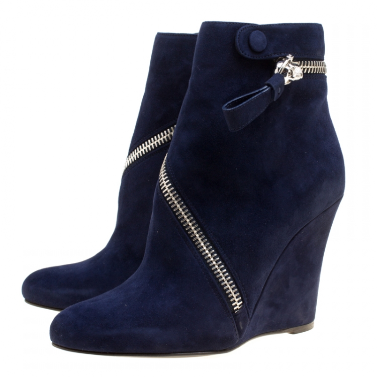 مملوكة مسبقًا Alexander McQueen Indigo Blue Suede Spiral Zip Detail Wedge Ankle Boots Size 38.5