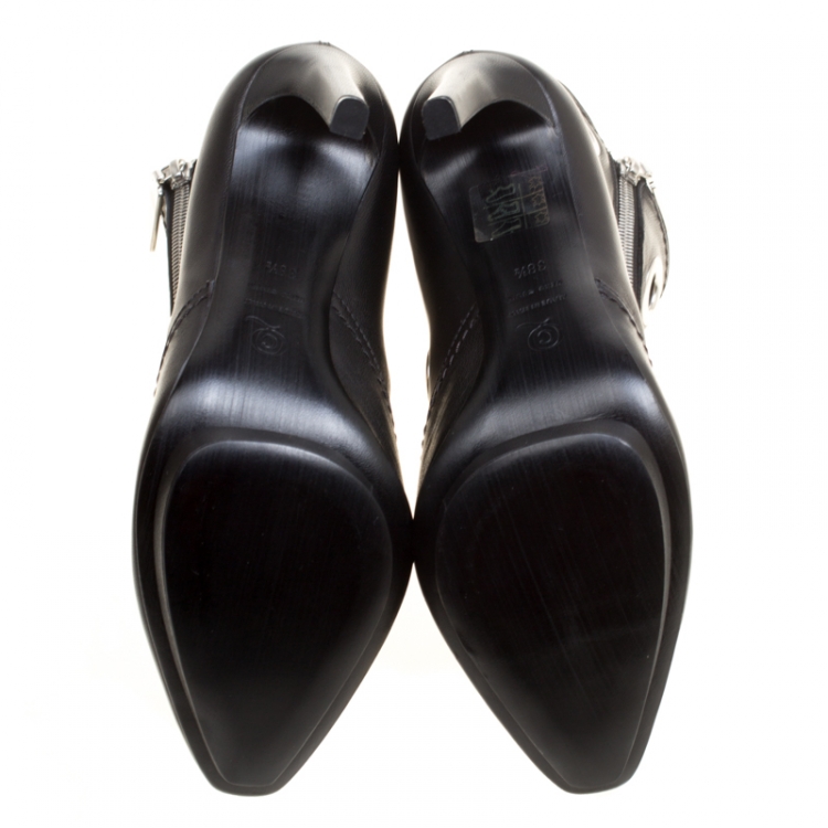 Pre Owned Alexander McQueen Black Leather Eyelet Detail Ankle Boots Size 38.5