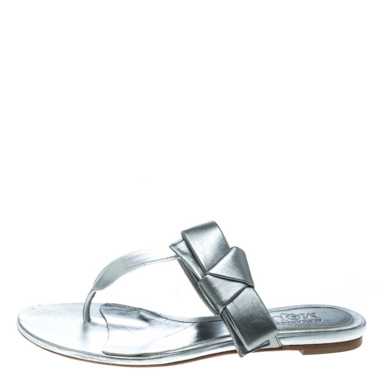 Pre Owned Alexander McQueen Metallic Silver Leather Flat Thong Sandals Size 38.5