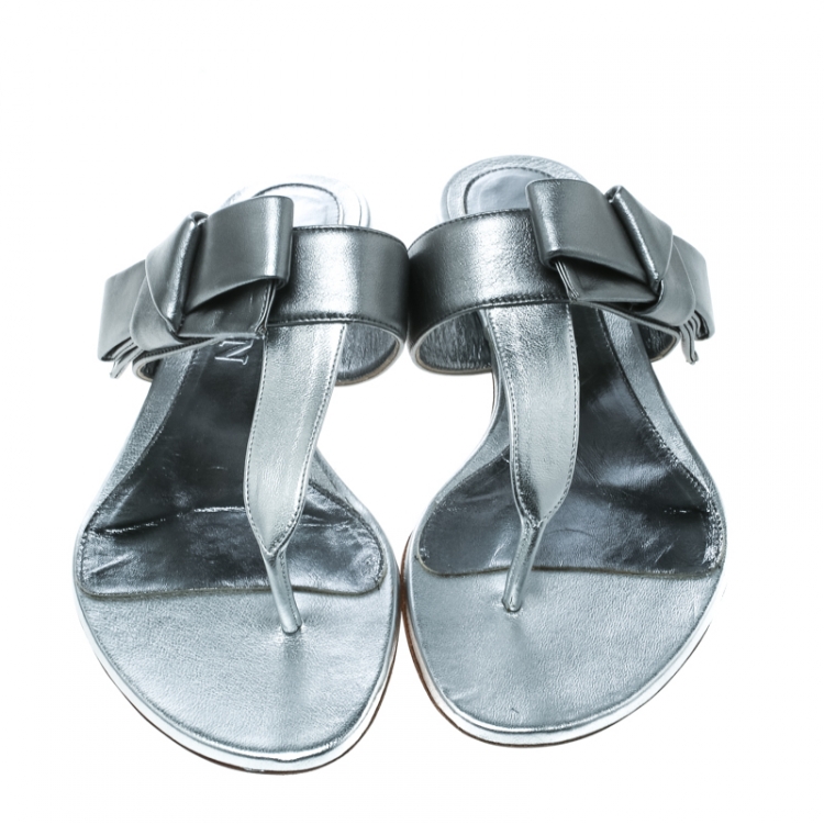 Pre Owned Alexander McQueen Metallic Silver Leather Flat Thong Sandals Size 38.5