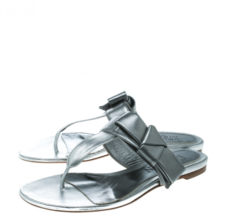Pre Owned Alexander McQueen Metallic Silver Leather Flat Thong Sandals Size 38.5