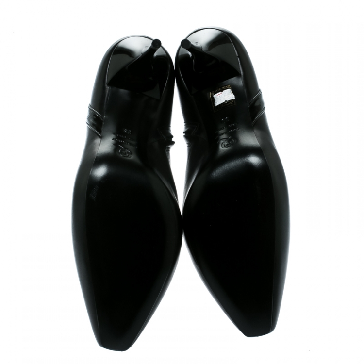 مملوكة مسبقًا Alexander McQueen Black Leather Ankle Booties Size 39