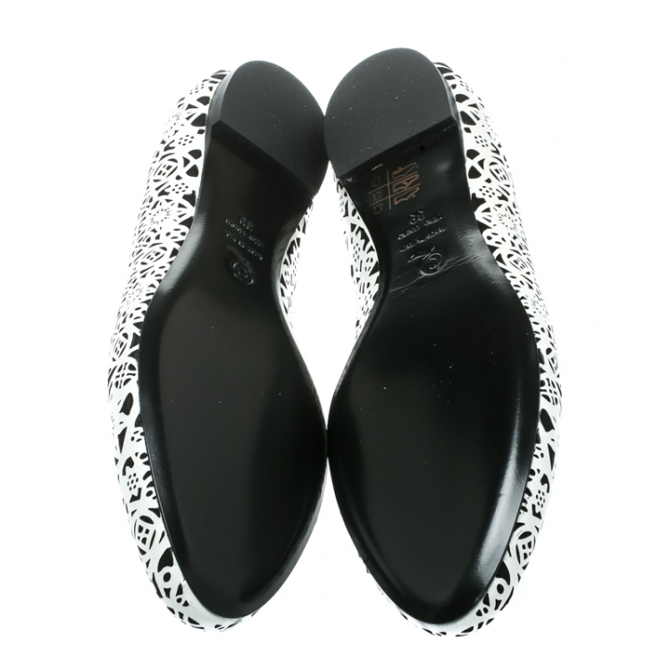 Pre Owned Alexander McQueen Monochrome Laser Cut Patent Leather Smoking Slippers Size 39