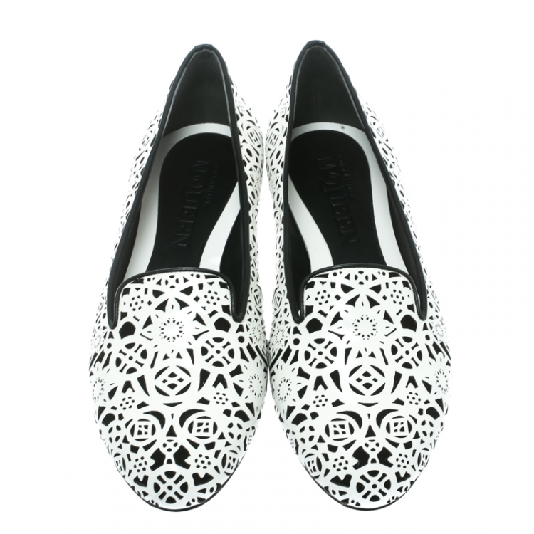 Pre Owned Alexander McQueen Monochrome Laser Cut Patent Leather Smoking Slippers Size 39