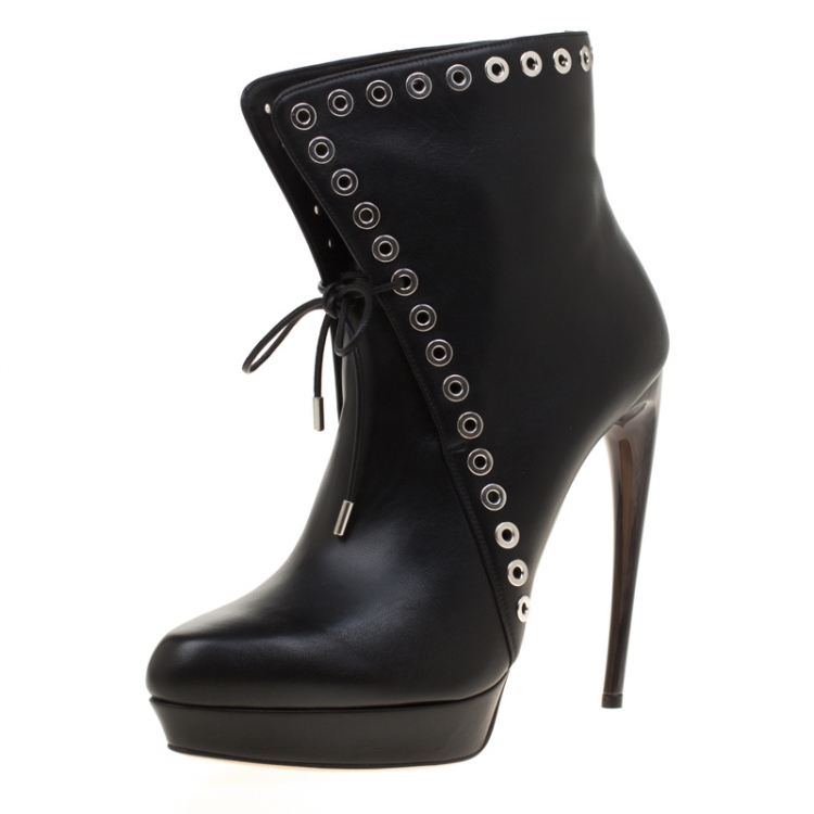 Pre Owned Alexander McQueen Black Leather Eyelet Trim Curve Heel Ankle Boots Size 40