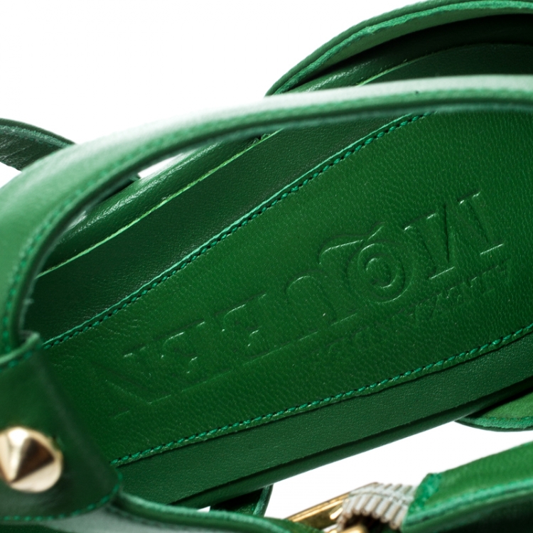 Pre Owned Alexander McQueen Green Leather Spike Detail Flat Gladiator Sandals Size 39