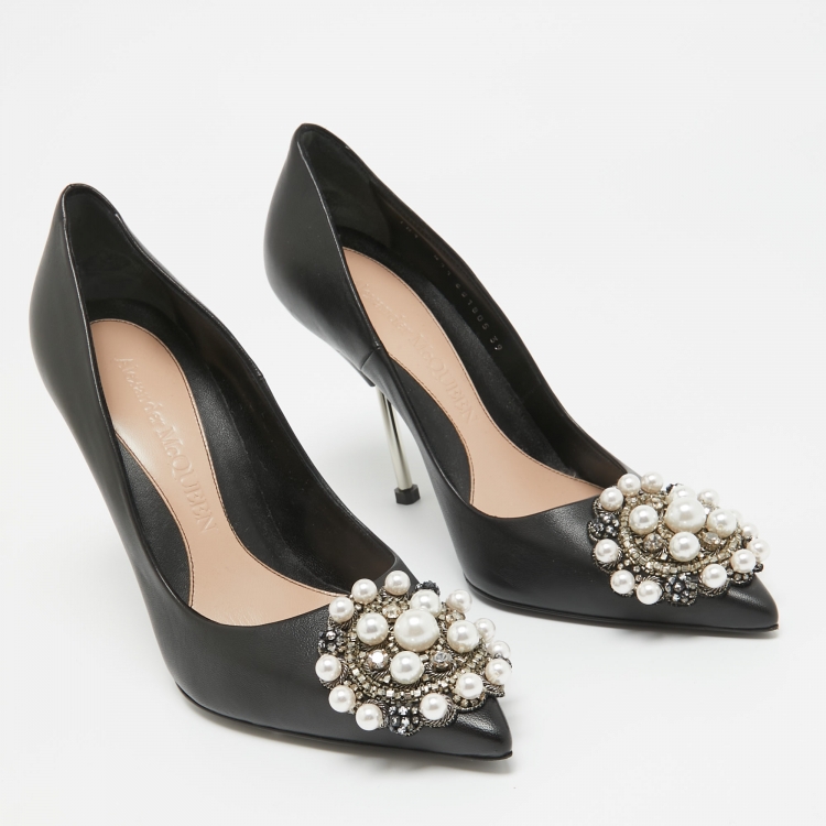 Pre Owned Alexander McQueen Black Leather Pointed Toe Pumps Size 39