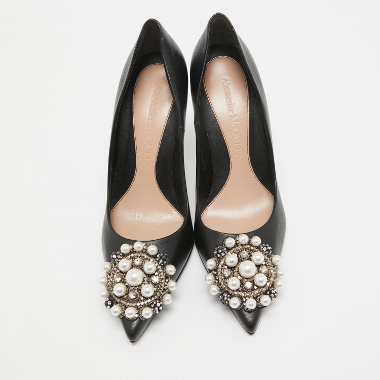 Pre Owned Alexander McQueen Black Leather Pointed Toe Pumps Size 39