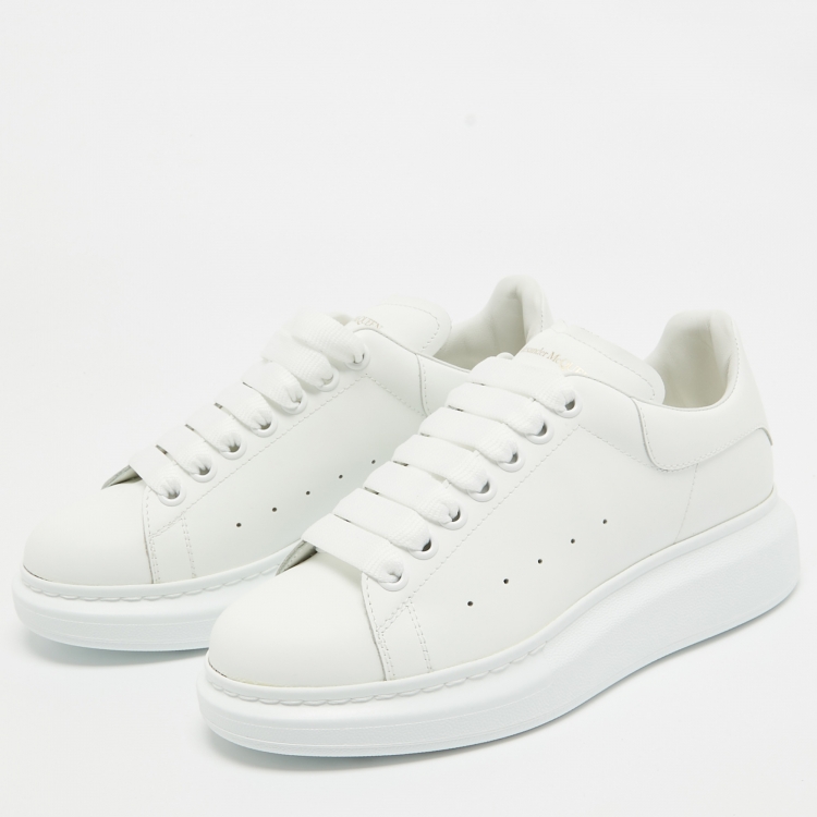 مملوكة مسبقًا Alexander McQueen White Leather Larry Sneakers Size 38