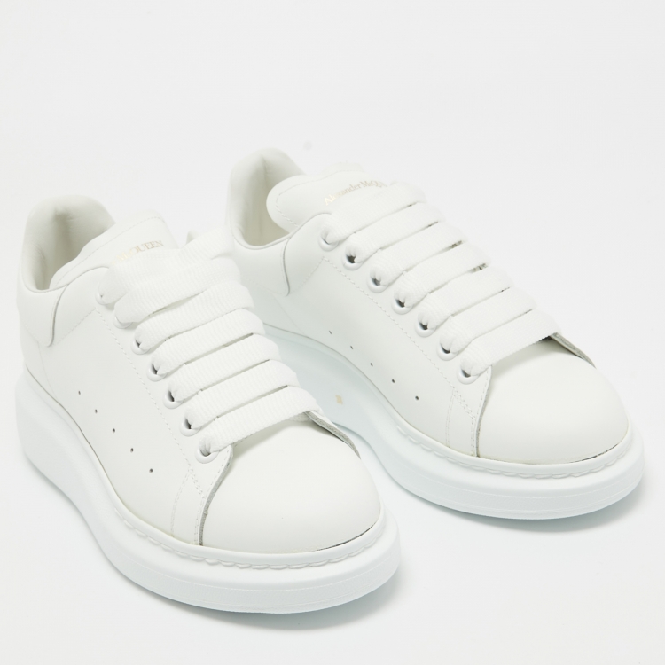 مملوكة مسبقًا Alexander McQueen White Leather Larry Sneakers Size 38