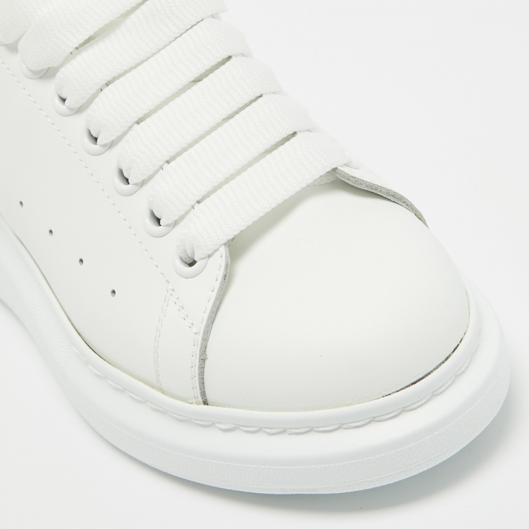 مملوكة مسبقًا Alexander McQueen White Leather Larry Sneakers Size 38