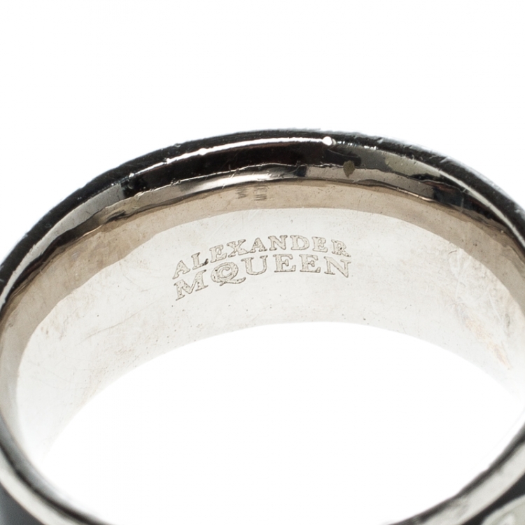 Pre Owned Alexander McQueen Black & White Enamel Skulls Silver Tone Band Ring Size 56