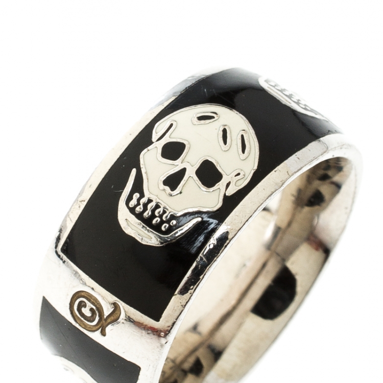 Pre Owned Alexander McQueen Black & White Enamel Skulls Silver Tone Band Ring Size 56