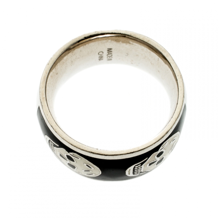 Pre Owned Alexander McQueen Black & White Enamel Skulls Silver Tone Band Ring Size 56