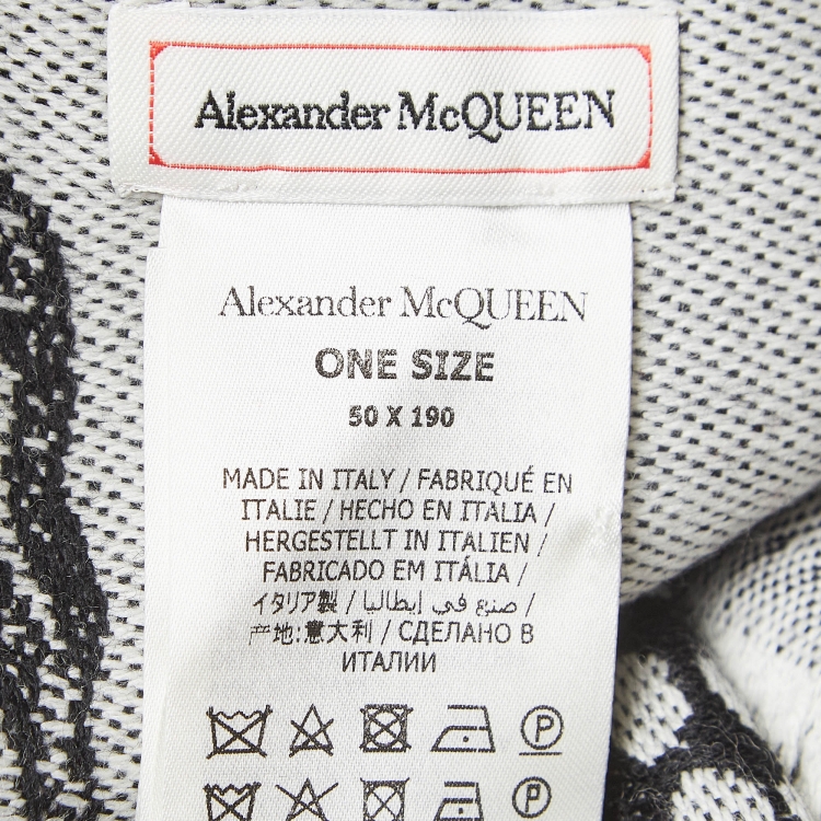 Pre Owned Alexander McQueen Black Skull Intarsia Wool Fringed Scarf