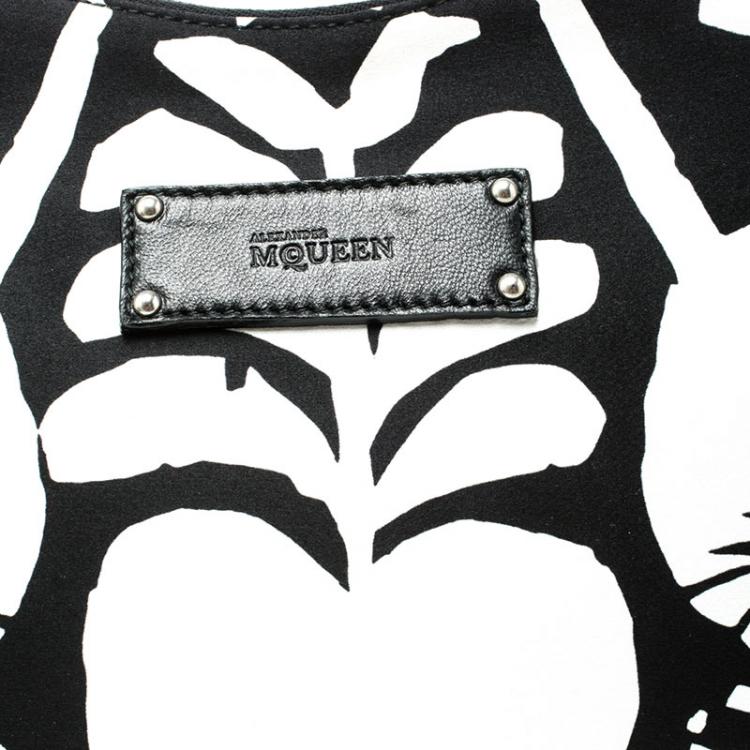 Pre Owned Alexander McQueen White/Black Printed Satin Medium De Manta Clutch