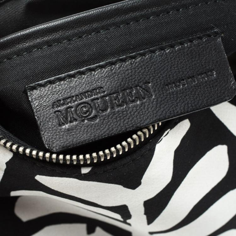 Pre Owned Alexander McQueen White/Black Printed Satin Medium De Manta Clutch