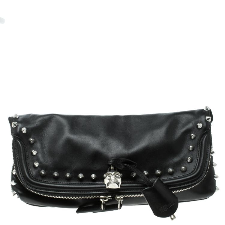 مملوكة مسبقًا Alexander McQueen Black Leather Studded Skull Padlock Fold Over Clutch