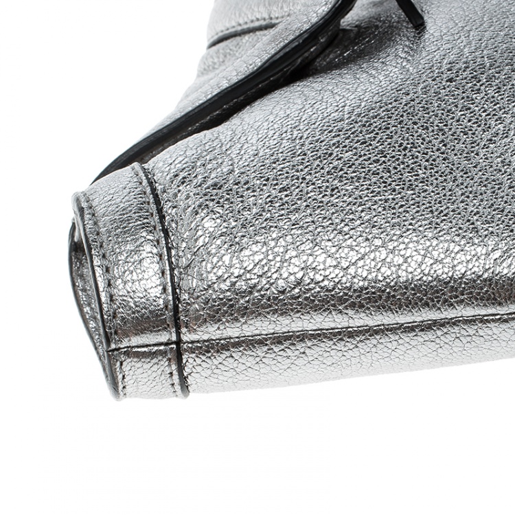Pre Owned Alexander McQueen Metallic Silver Leather Small De Manta Clutch
