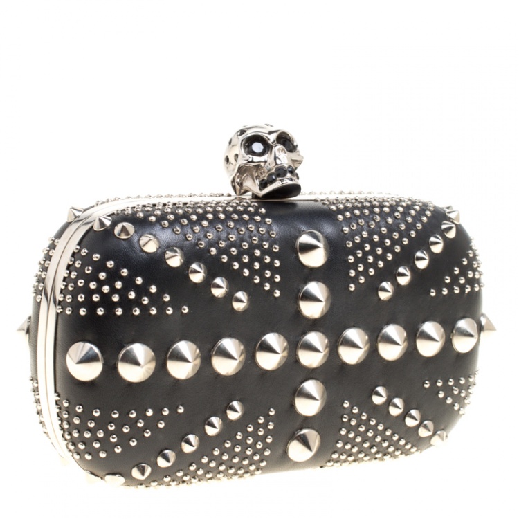 Pre Owned Alexander McQueen Black Leather Skull Studded Brittania Clutch