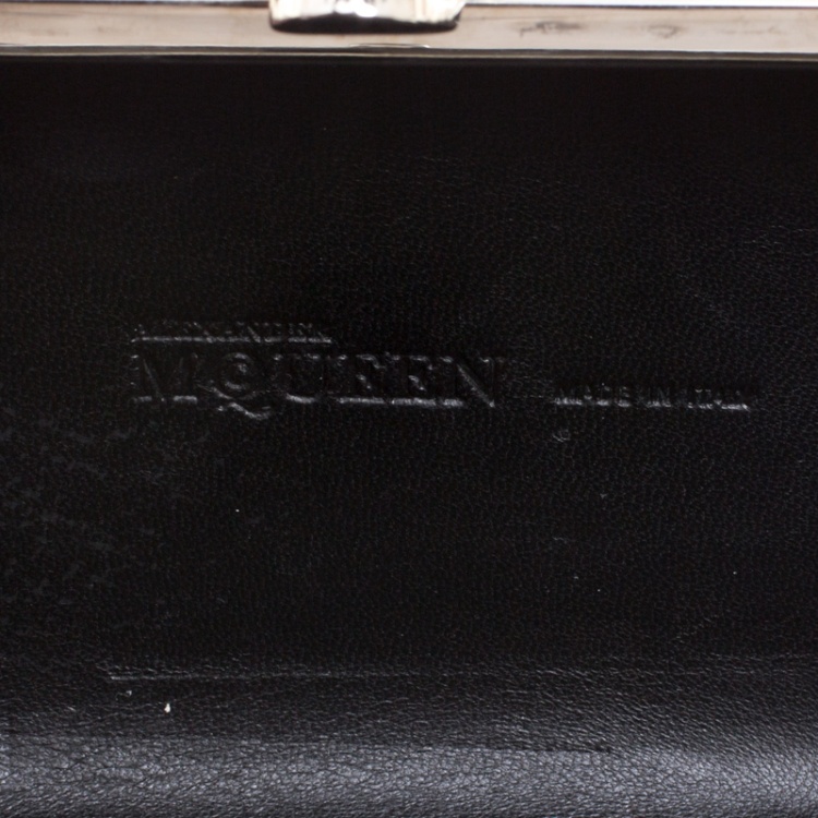 Pre Owned Alexander McQueen Black Leather Skull Studded Brittania Clutch