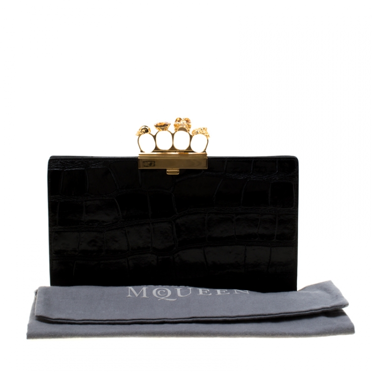 مملوكة مسبقًا Alexander McQueen Black Croc Embossed Leather Skull Knuckle Clutch