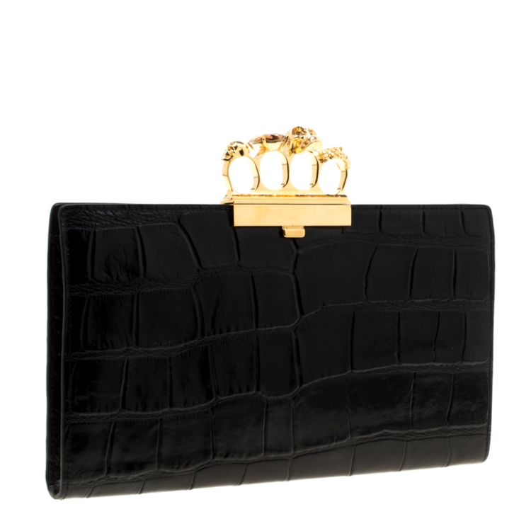 مملوكة مسبقًا Alexander McQueen Black Croc Embossed Leather Skull Knuckle Clutch