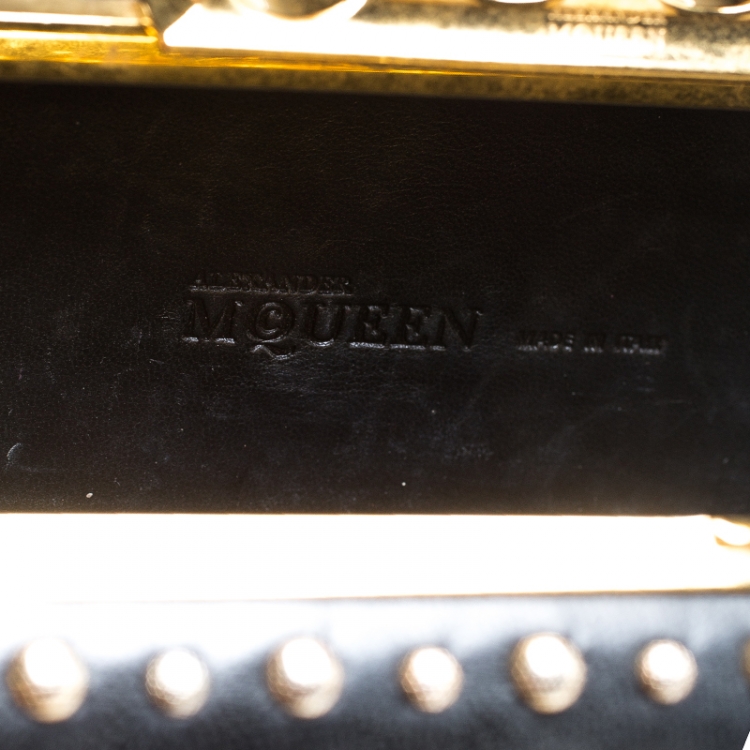 Pre Owned Alexander McQueen Black/Gold Studded Leather Skull Knuckle Box Clutch