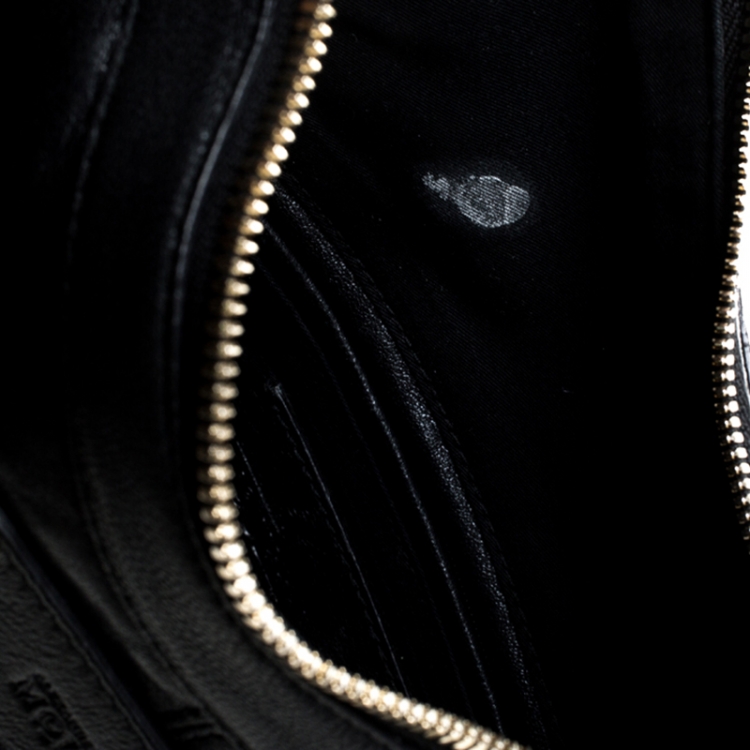 مملوكة مسبقًا Alexander McQueen Black Leather Medium De Manta Clutch