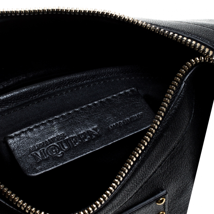 مملوكة مسبقًا Alexander McQueen Black Leather Medium De Manta Clutch