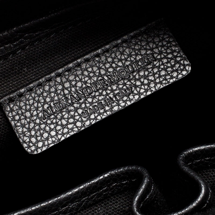 مملوكة مسبقًا Alexander McQueen Black Leather Skull Padlock Tote