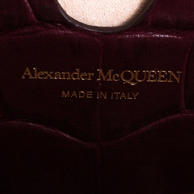 Pre Owned Alexander McQueen Crocodile Embossed Leather Skull Knuckle Flat Clutch 