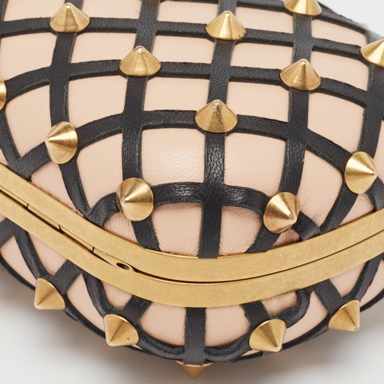 مملوكة مسبقًا Alexander McQueen Light Pink/Black Leather Rockstud Skull Crystals Box Chain Clutch