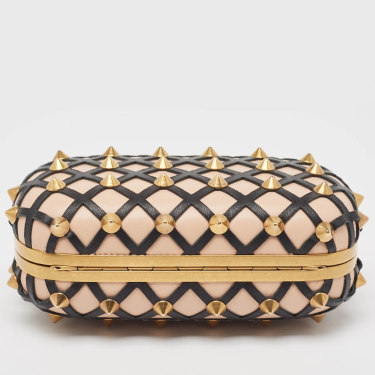 مملوكة مسبقًا Alexander McQueen Light Pink/Black Leather Rockstud Skull Crystals Box Chain Clutch