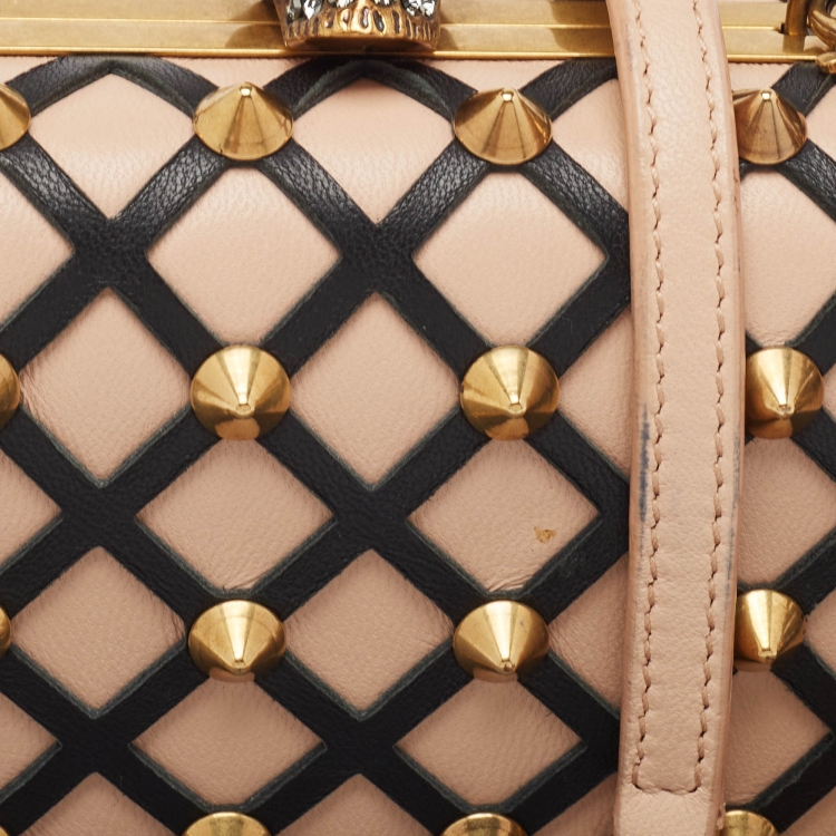مملوكة مسبقًا Alexander McQueen Light Pink/Black Leather Rockstud Skull Crystals Box Chain Clutch