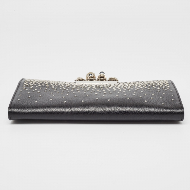 مملوكة مسبقًا Alexander McQueen Black Leather Studded Knuckle Flap Clutch