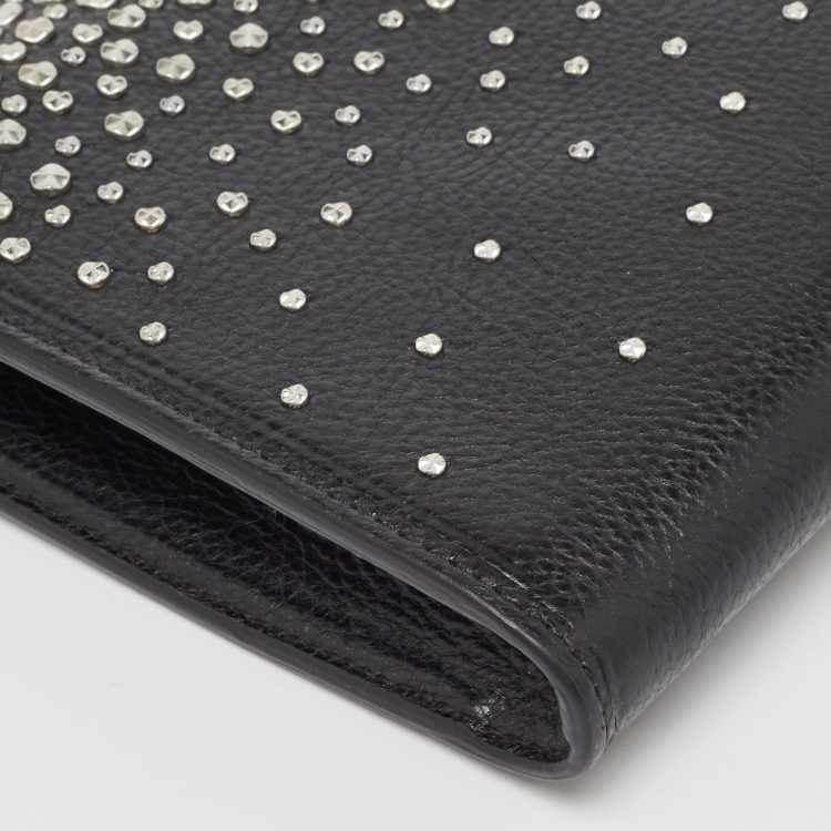 مملوكة مسبقًا Alexander McQueen Black Leather Studded Knuckle Flap Clutch