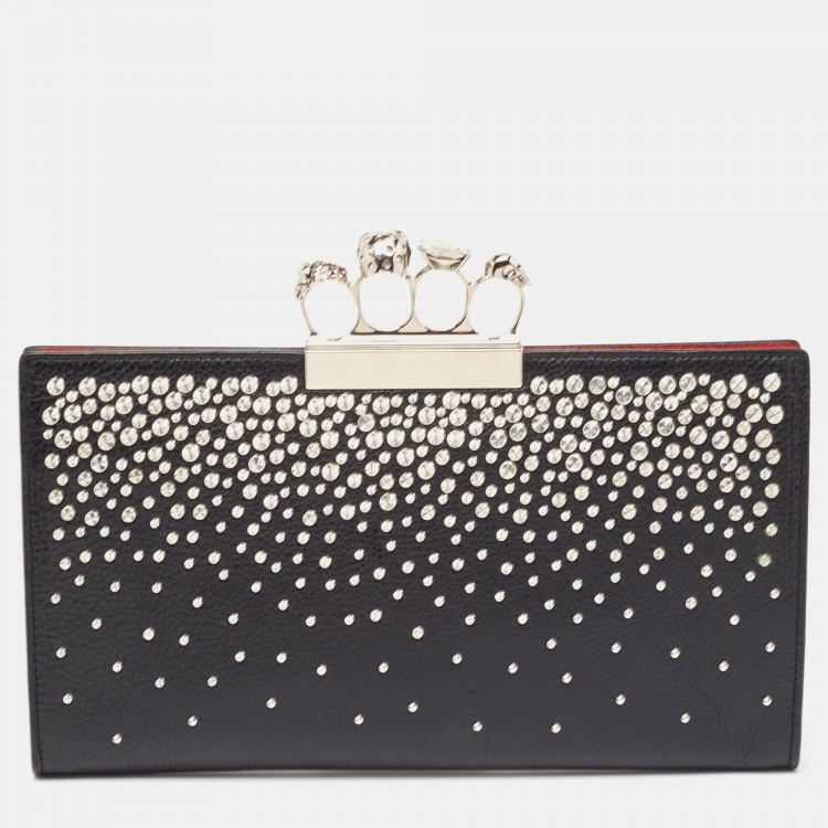 مملوكة مسبقًا Alexander McQueen Black Leather Studded Knuckle Flap Clutch