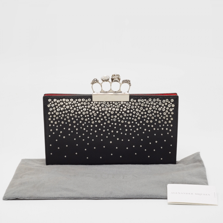 مملوكة مسبقًا Alexander McQueen Black Leather Studded Knuckle Flap Clutch