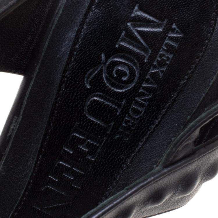 مملوكة مسبقًا Alexander McQueen Black Leather Sandals Size 37