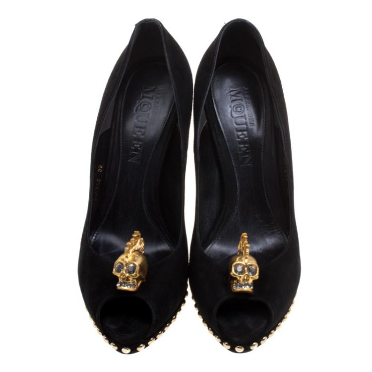 Pre Owned Alexander McQueen Black Suede Skull Embellished Peep Toe Pumps Size 39