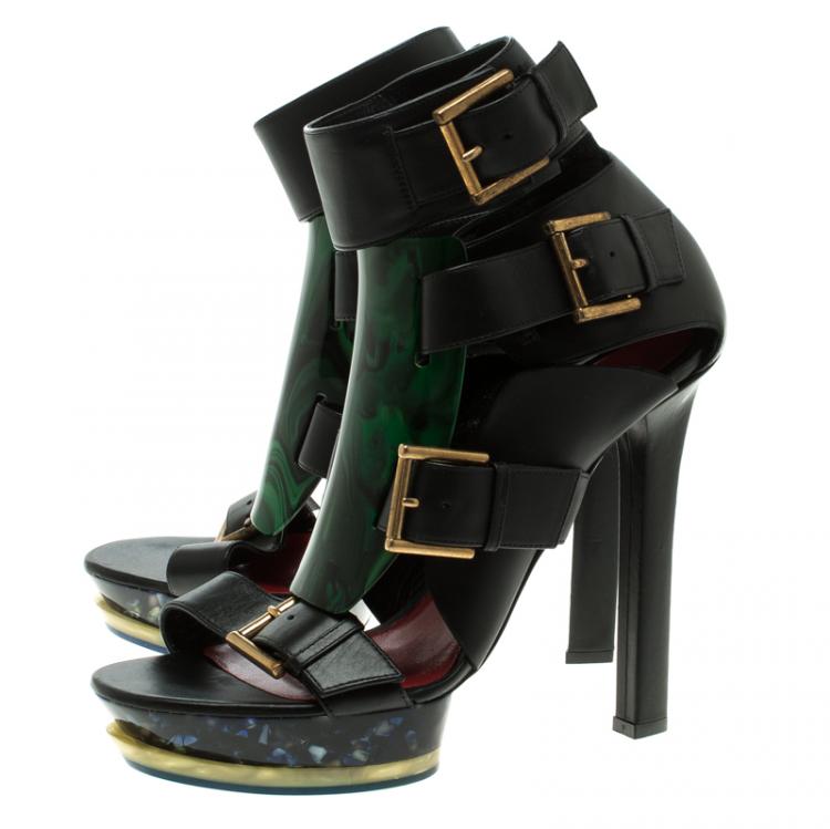 مملوكة مسبقًا Alexander McQueen Black Leather Plexi Plaque Strappy Platform Sandals Size 40