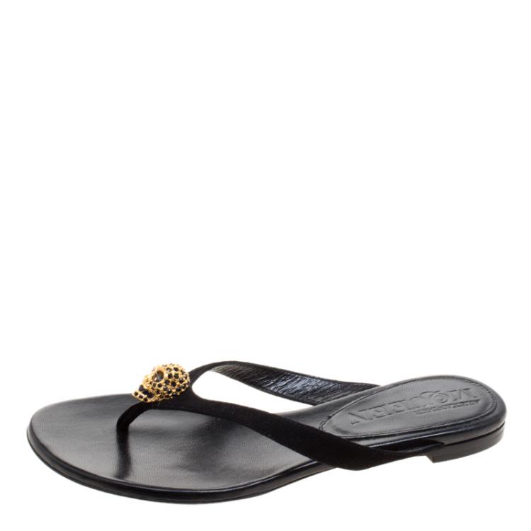 Pre Owned Alexander McQueen Black Suede Crystal Embellished Skull Flat Thong Sandals Size 35